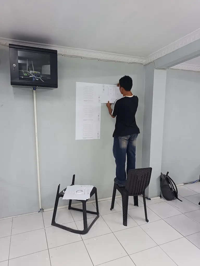Pemasangan Rak Server dan Penataan Manajemen Kabel Jaringan Industri - PT. Hanugrah Intereksa
