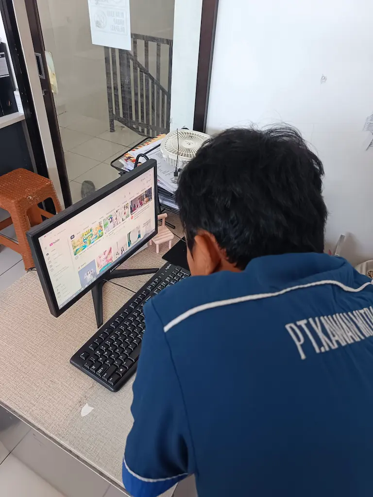 Pengantaran dan Perakitan Komputer Administrasi Penyalur Tenaga Kerja - PT. Kawan Mitra Selaras