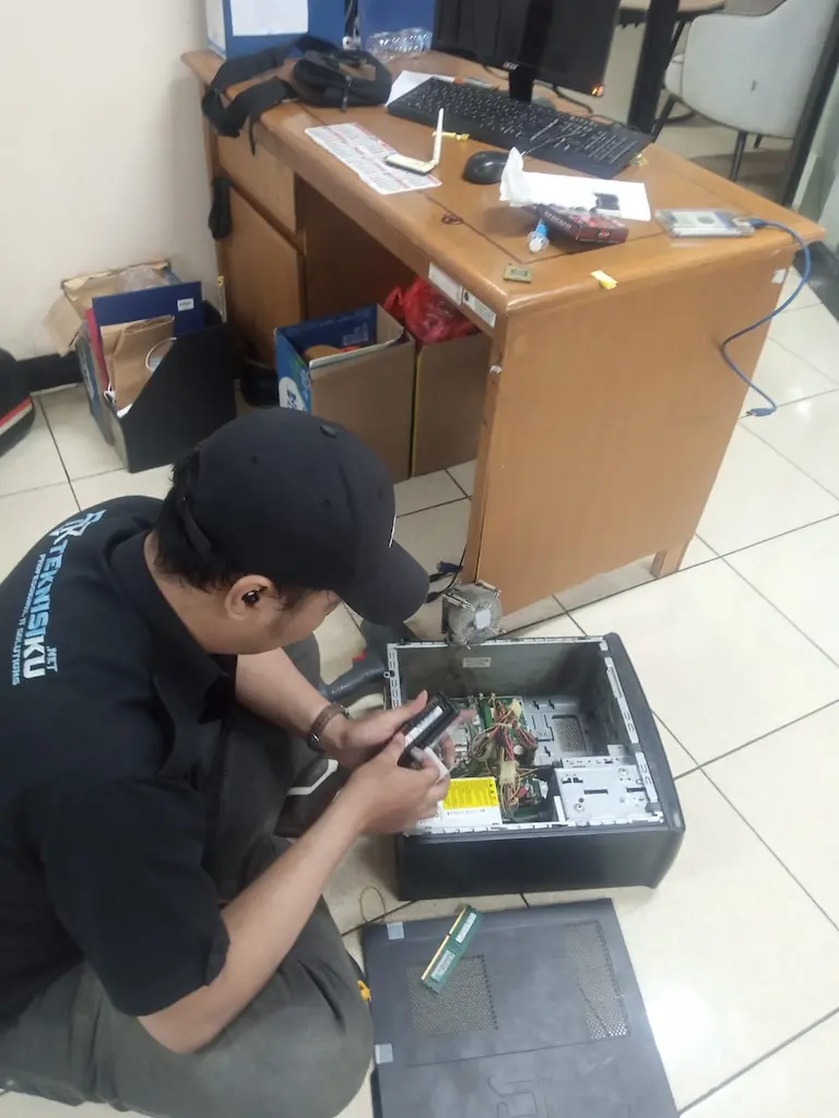 Deep Cleaning Fisik dan Penggantian Thermal Paste Komputer Kantor Kelurahan Jagakarsa - Kantor Kelurahan Jagakarsa