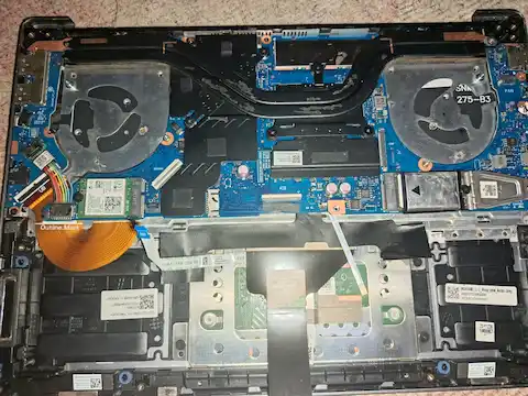Panduan Bongkar Pasang Laptop Mudah untuk Pemula di Area Bekasi - CV TEKNISIKU Foto Dokumentasi: Panduan Bongkar Pasang Laptop Mudah untuk Pemula di Area Bekasi - Service Laptop & Perbaikan Laptop Panggilan CV TEKNISIKU Cibitung Cikarang Bekasi