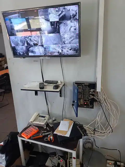 Perbedaan dan Manfaat CCTV Berjenis DVR vs NVR untuk Keamanan Rumah di Cibitung - CV TEKNISIKU Foto Dokumentasi: Perbedaan dan Manfaat CCTV Berjenis DVR vs NVR untuk Keamanan Rumah di Cibitung - Layanan IT Onsite & Jasa Pembuatan Website CV TEKNISIKU Cibitung Cikarang Bekasi